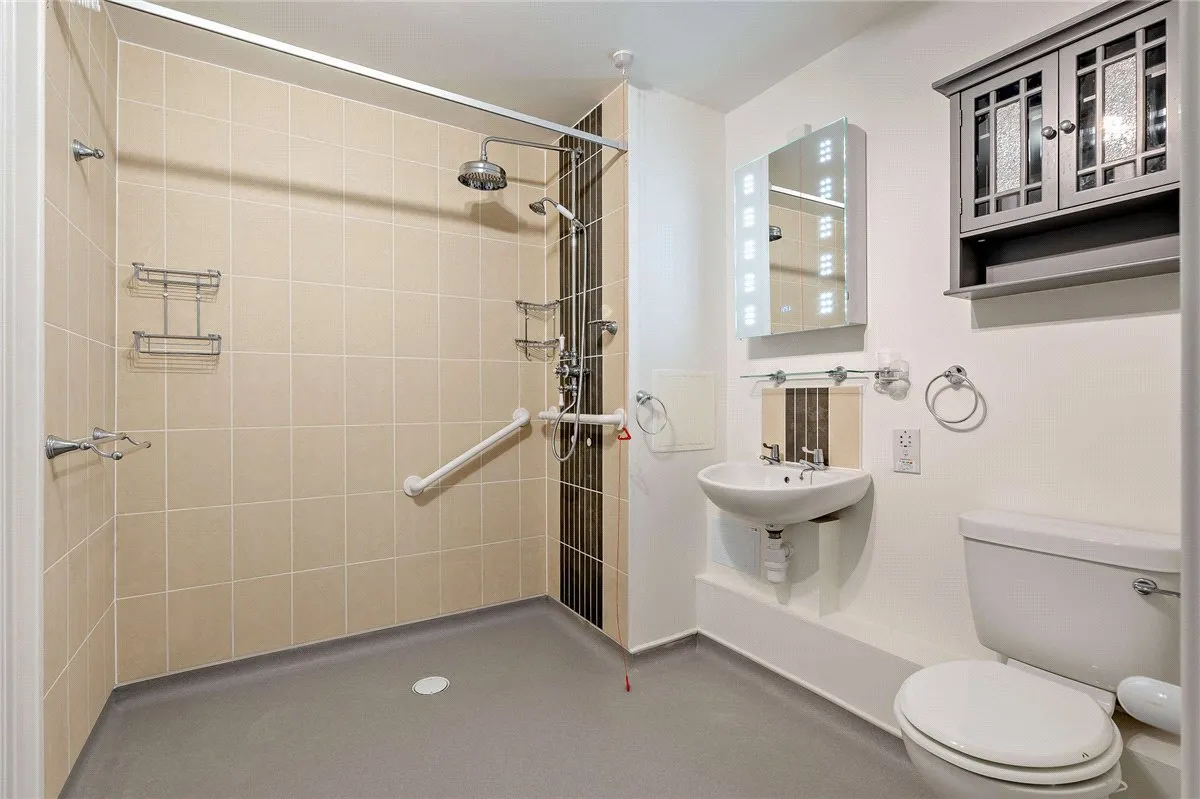 Bluecoats, Thatcham, RG18, photo 12