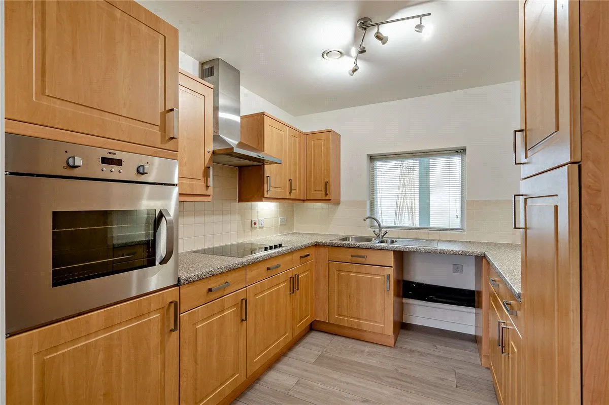 Bluecoats, Thatcham, RG18, photo 8