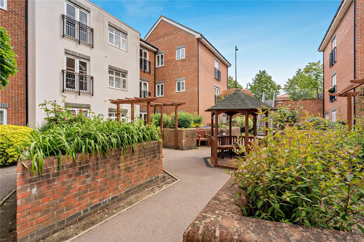 Bluecoats, Thatcham, RG18, photo 14