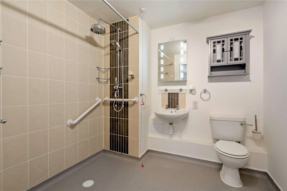 Bluecoats, Thatcham, RG18, photo 10