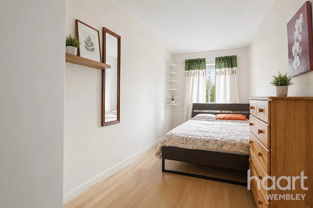 Chantry Crescent, London, NW10, photo 5