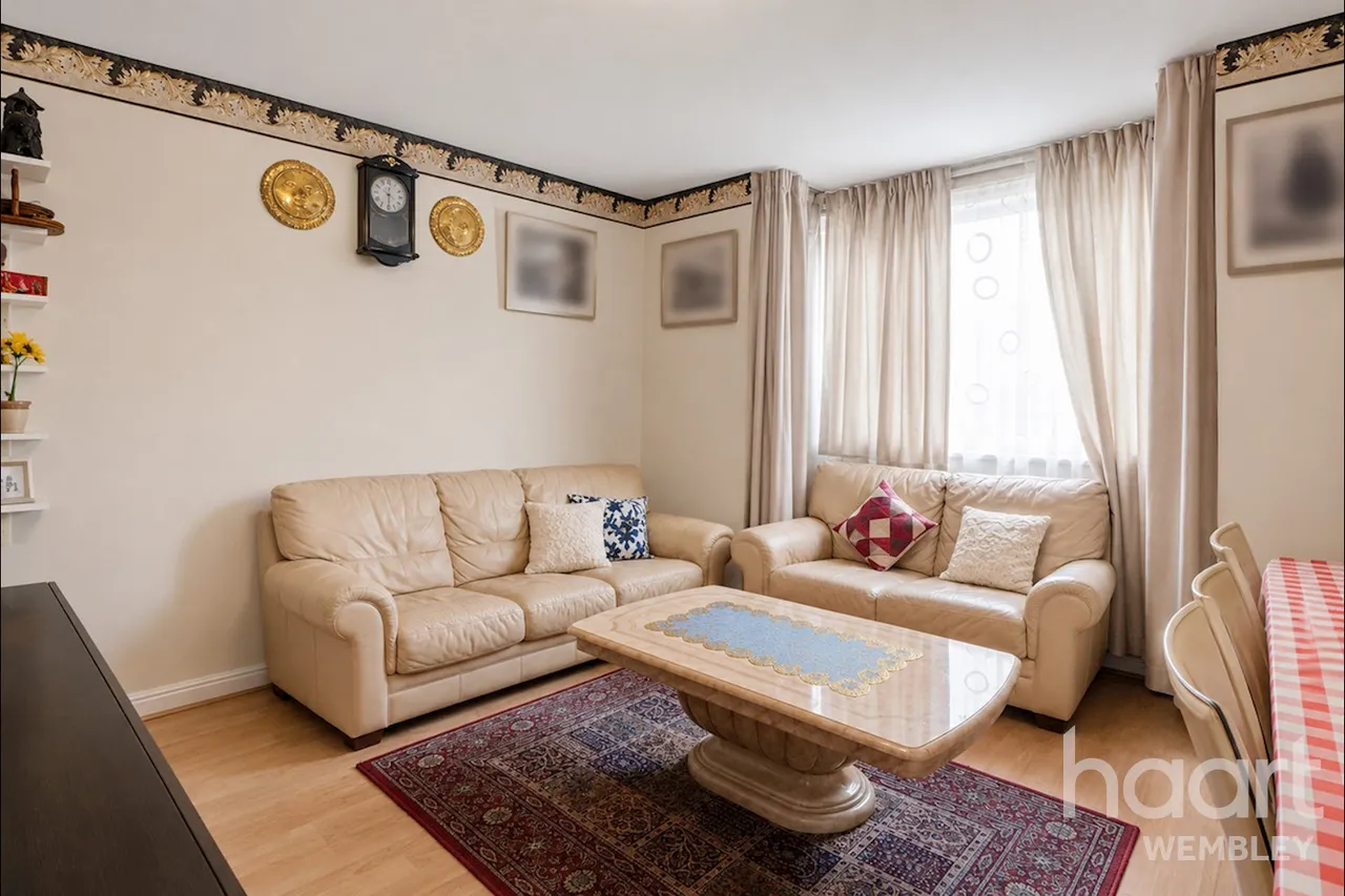 Chantry Crescent, London, NW10, photo 3