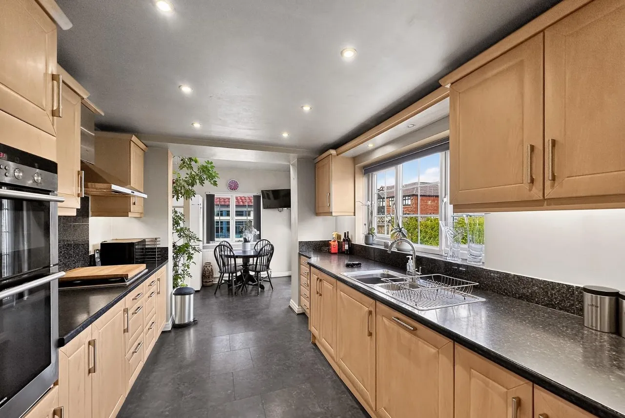 Cawdor Place, Timperley, Cheshire WA15 7XA, photo 4