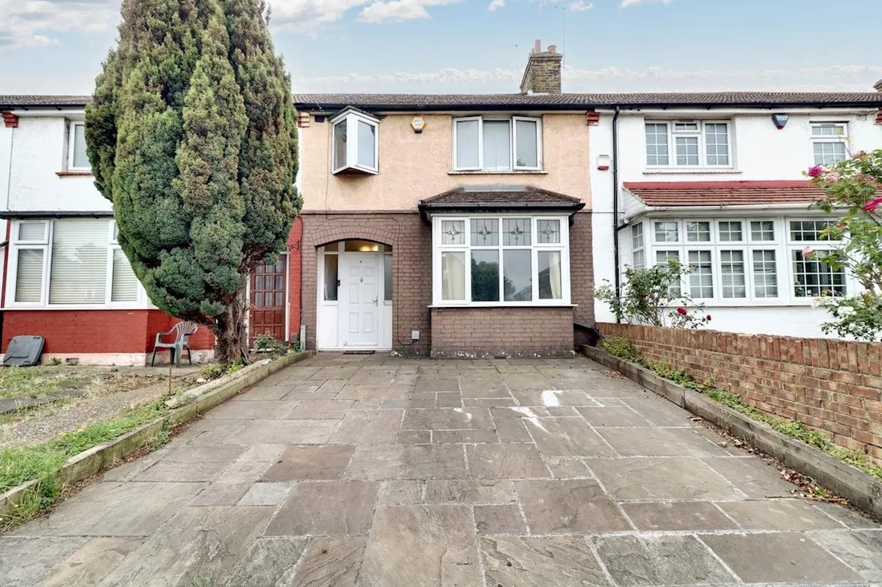 3 bed house for sale, Willow Tree Lane, Hayes, UB4