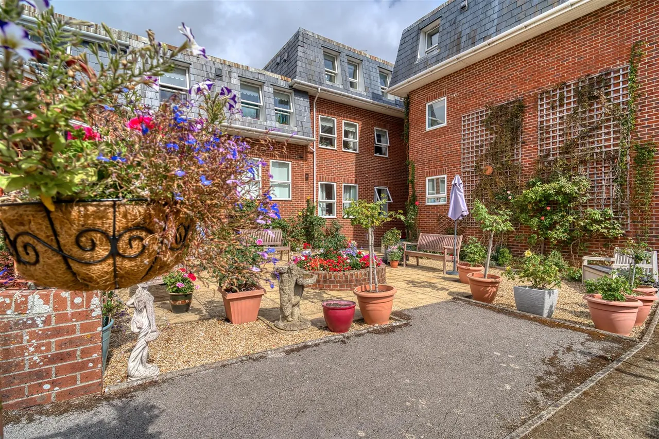 Bath Road, Sturminster Newton, photo 4