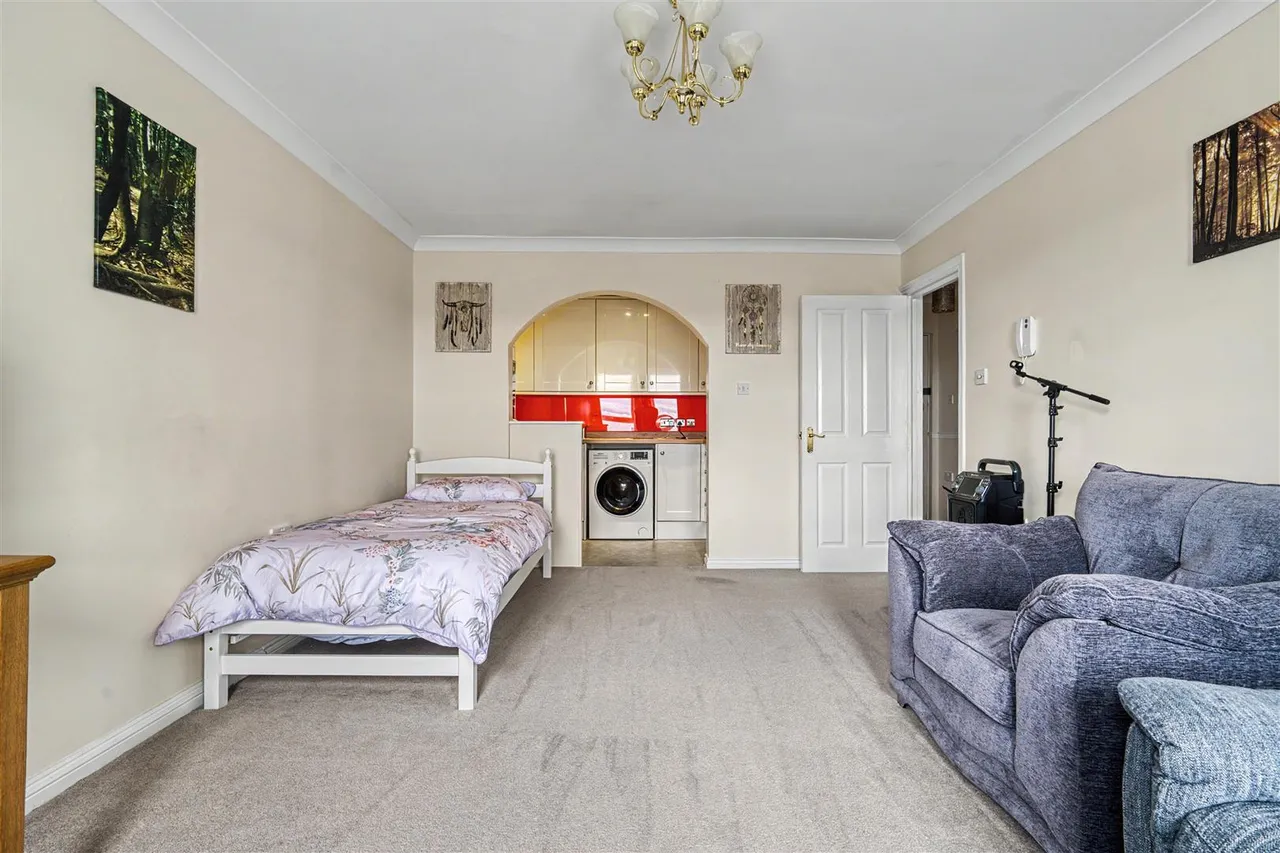 Bath Road, Sturminster Newton, photo 10