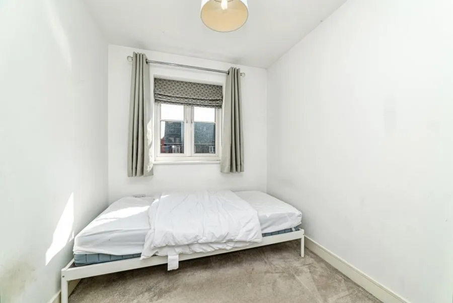 Lawrence Place, Shinfield, RG2, photo 9