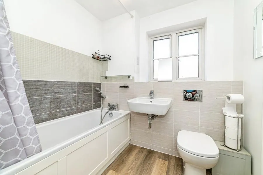 Lawrence Place, Shinfield, RG2, photo 11