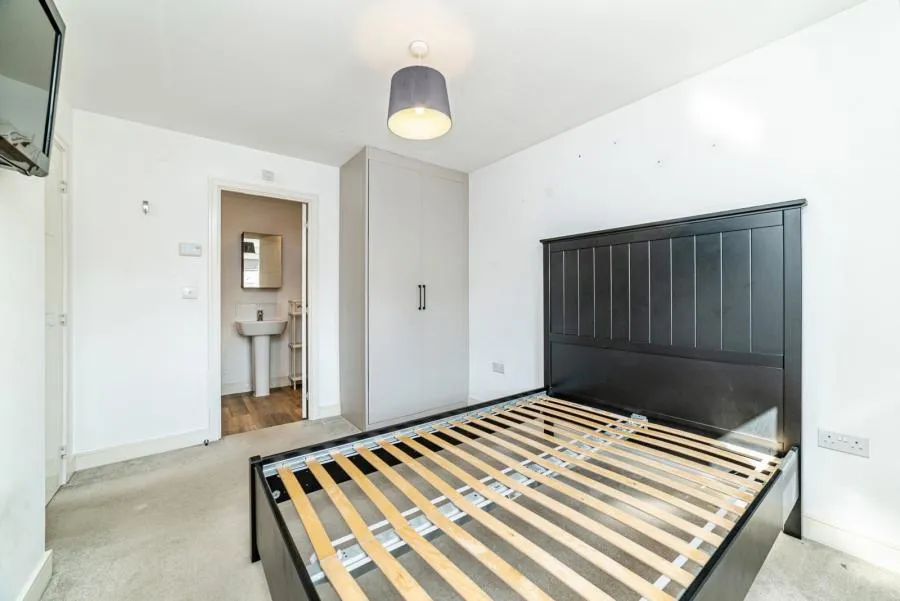 Lawrence Place, Shinfield, RG2, photo 7