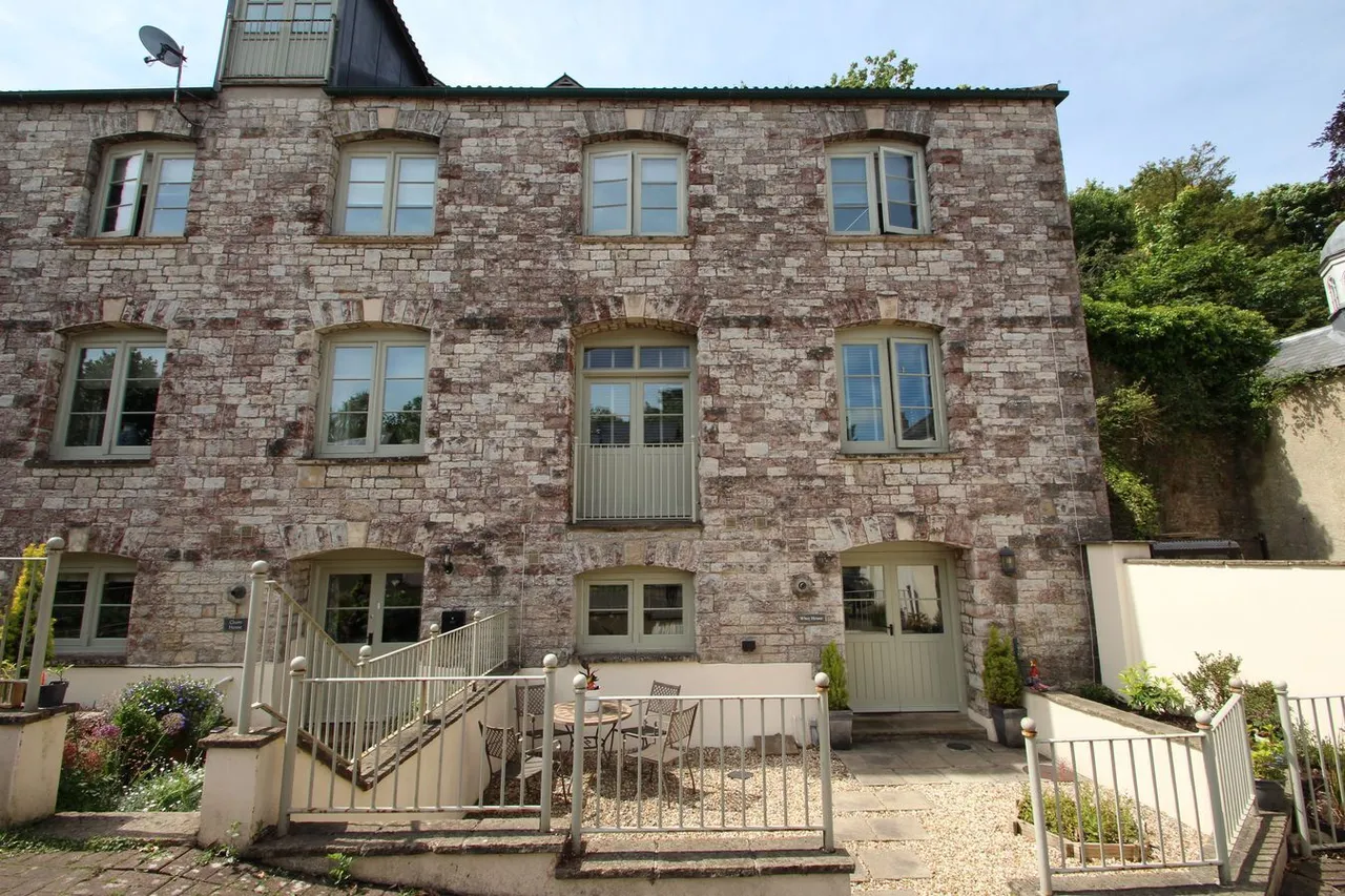 3 bed house for sale, Draycott Road, Shepton Mallet, BA4