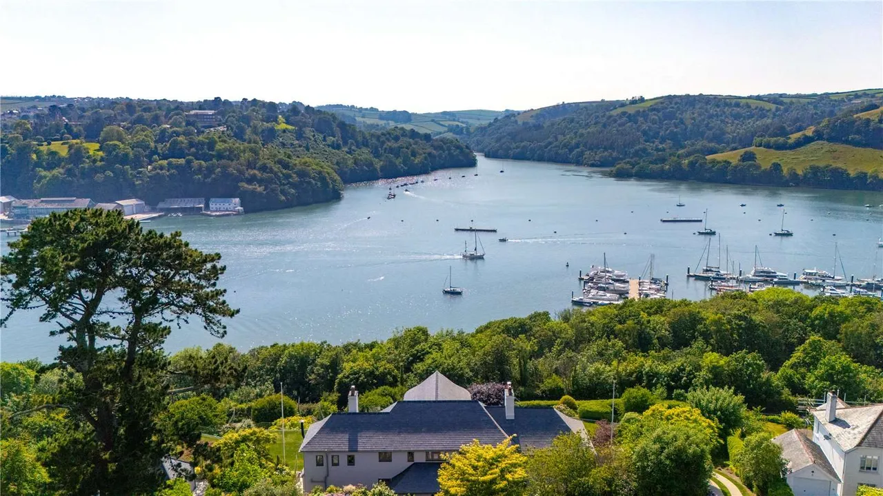 Bridge Road, Kingswear, Dartmouth, Devon, TQ6 0DZ, photo 2