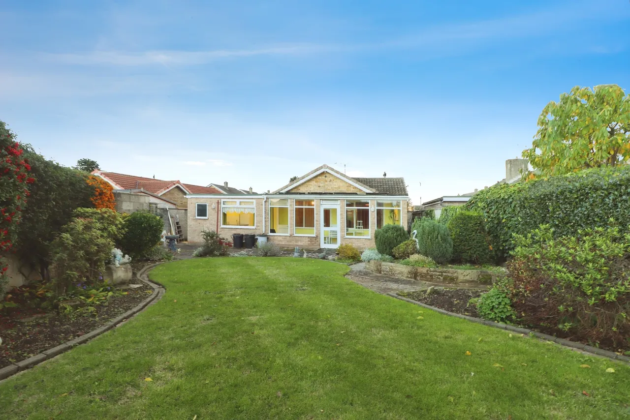 2 bed house for sale, Balmoral Road, Dunscroft, DN7