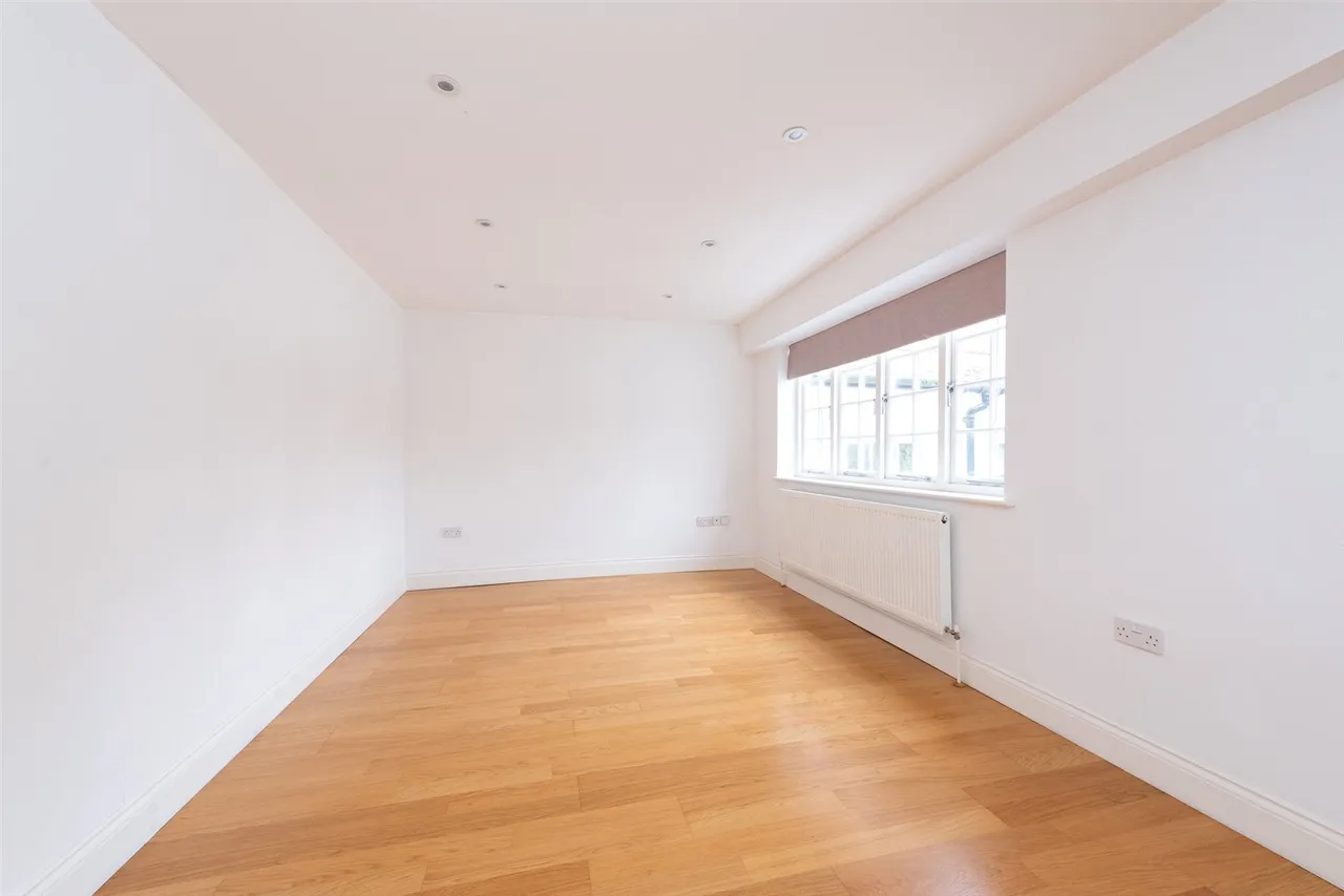 Brew House Lane, Hartley Wintney, Hook, RG27 8QA, photo 6