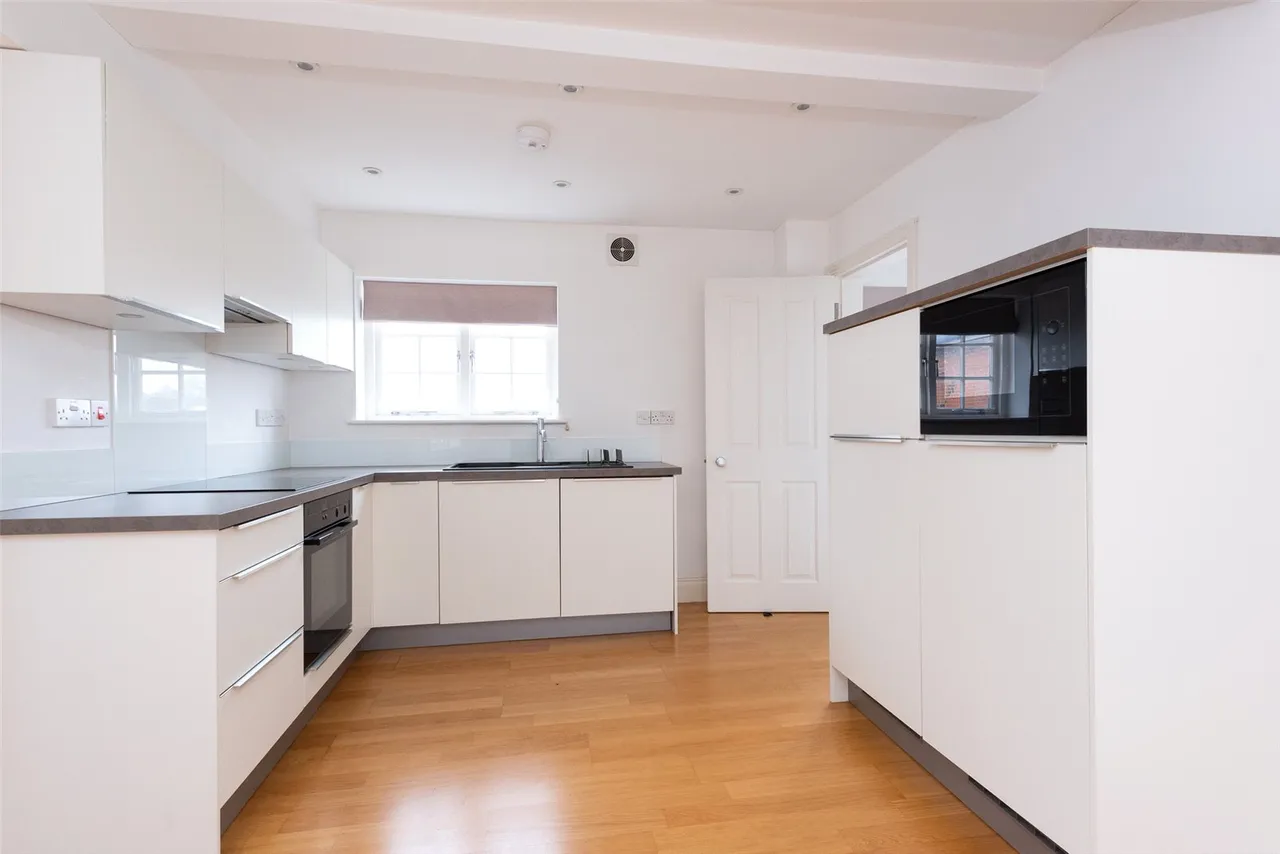 Brew House Lane, Hartley Wintney, Hook, RG27 8QA, photo 2