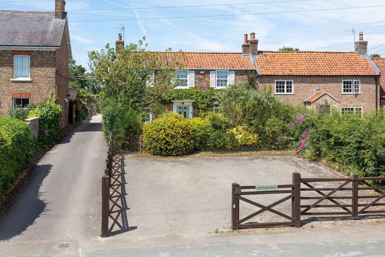 3 bed house for sale, Main Street, Huby, YO61