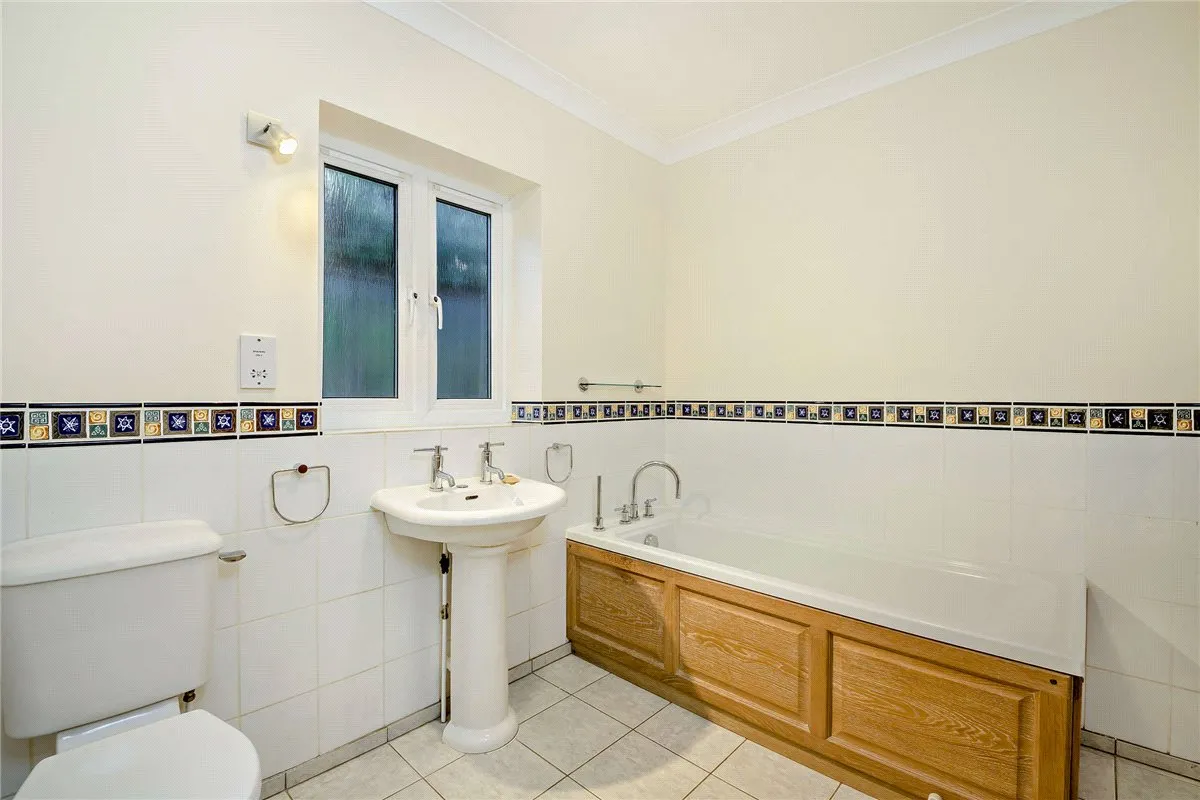 Enborne Road, Newbury, RG14, photo 11