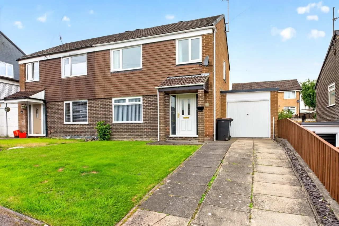 3 bed house for sale — Burnside Road, Harrogate
