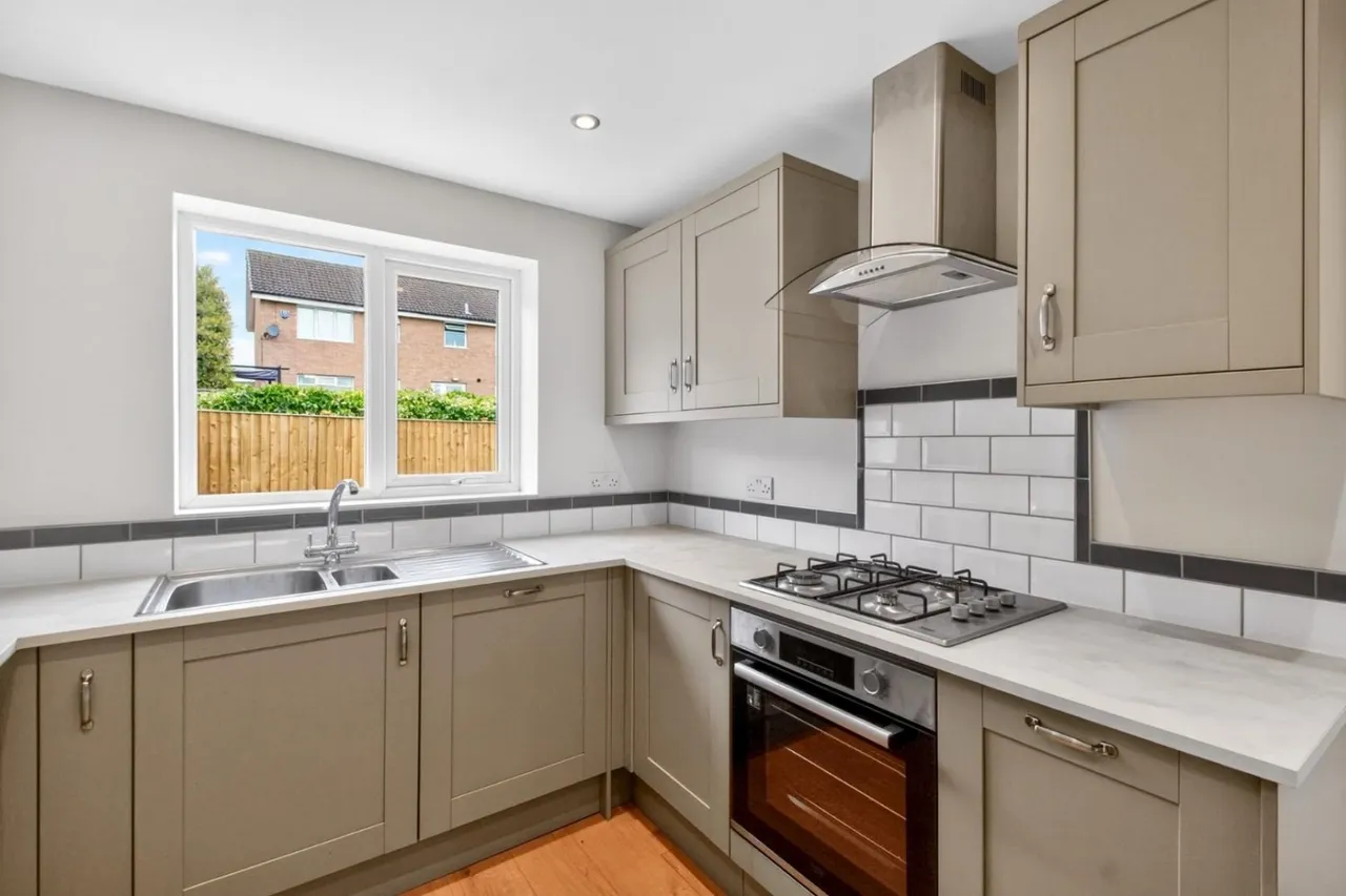 Burnside Road, Harrogate, photo 3