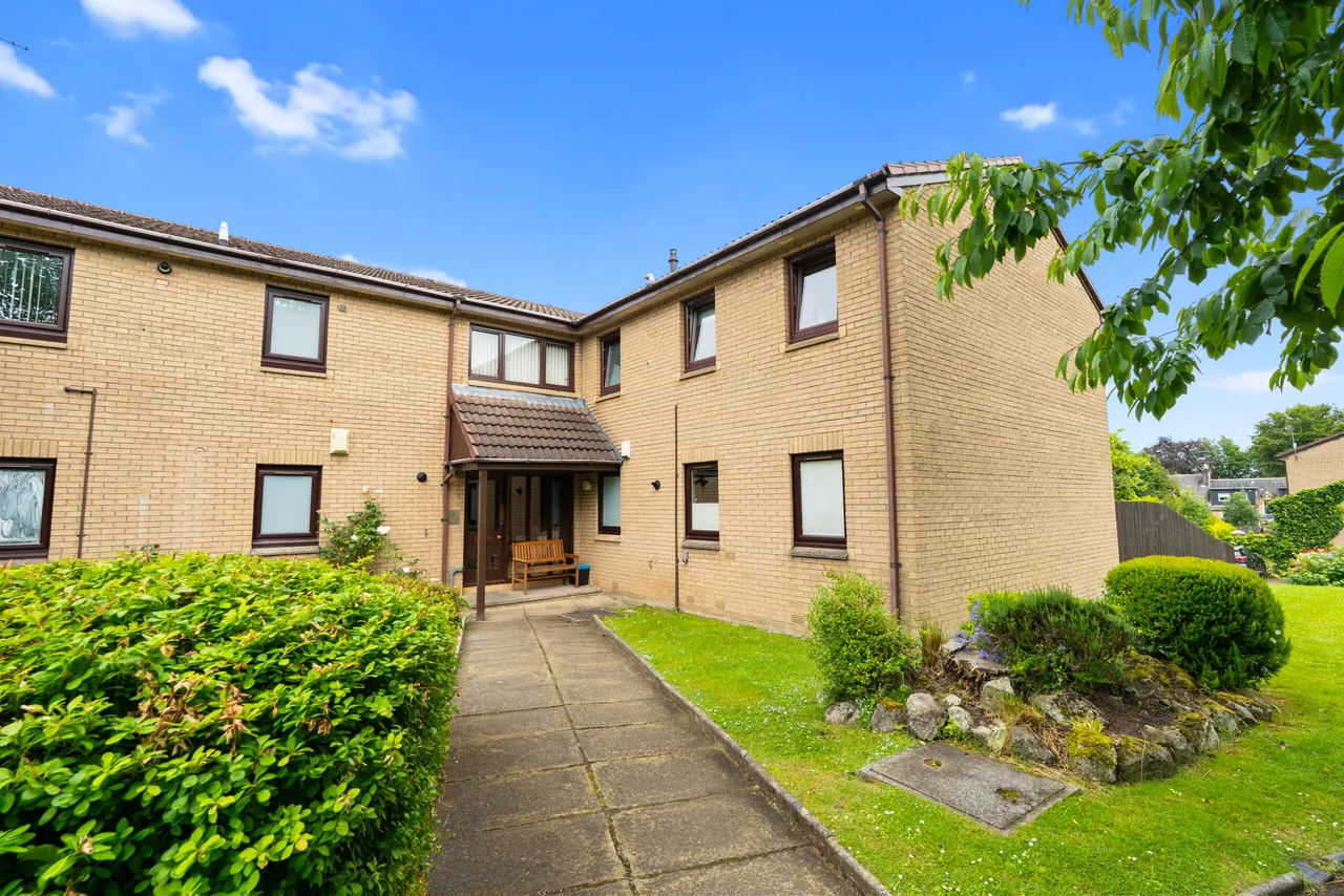 2 bed flat for sale — South Park Drive, Paisley