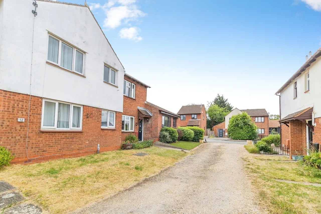 Challacombe, Furzton, Milton Keynes, Buckinghamshire, MK4, photo 17