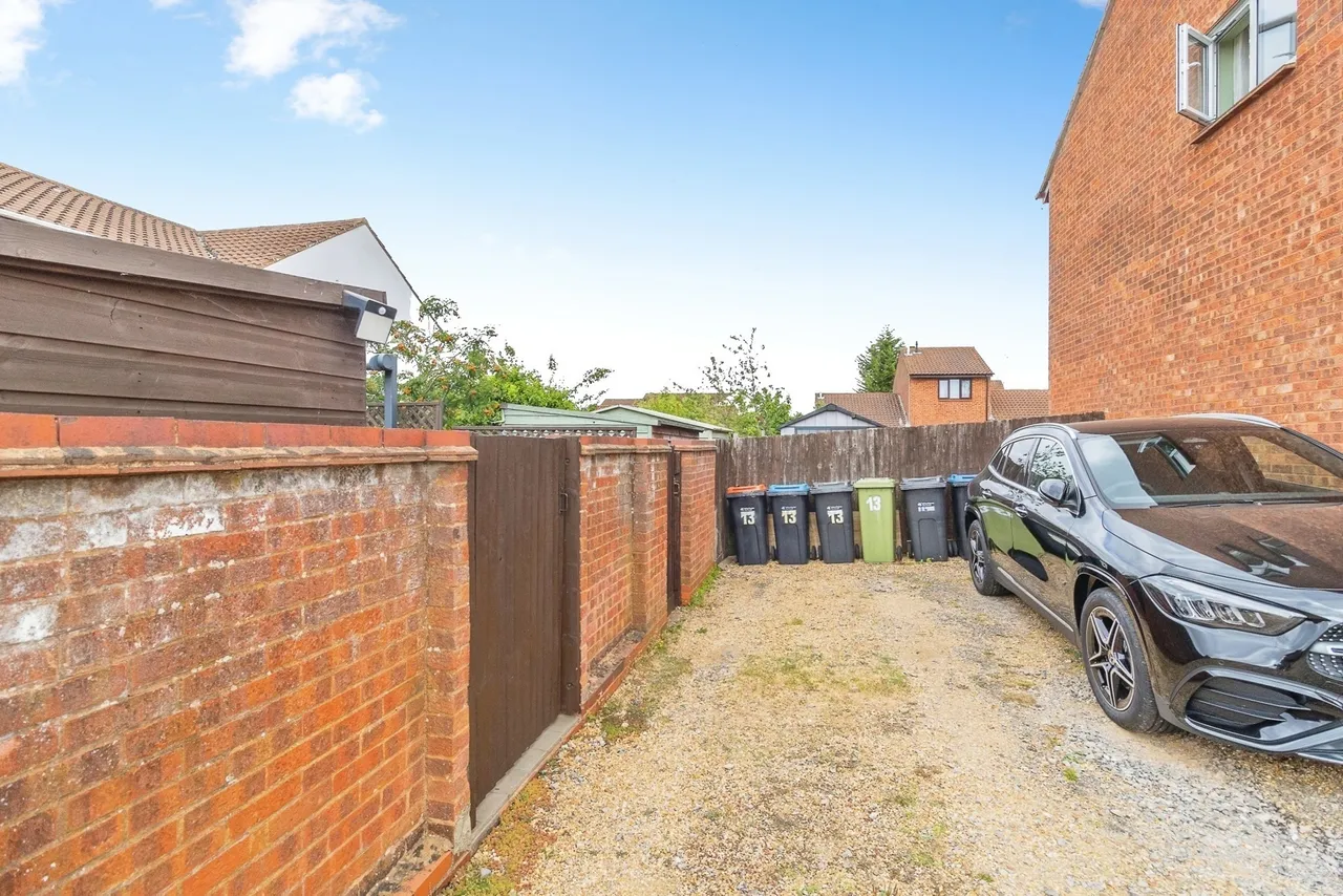 Challacombe, Furzton, Milton Keynes, Buckinghamshire, MK4, photo 15