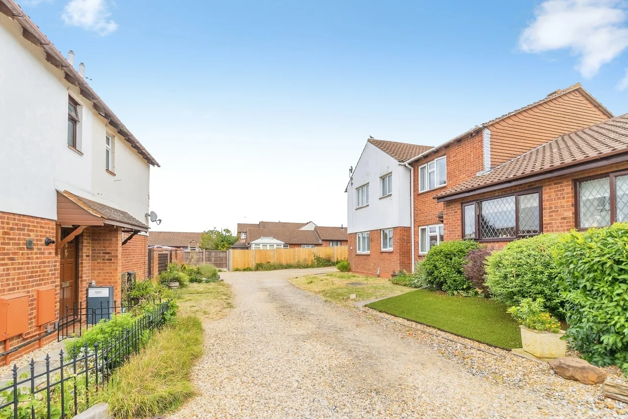 Challacombe, Furzton, Milton Keynes, Buckinghamshire, MK4, photo 14