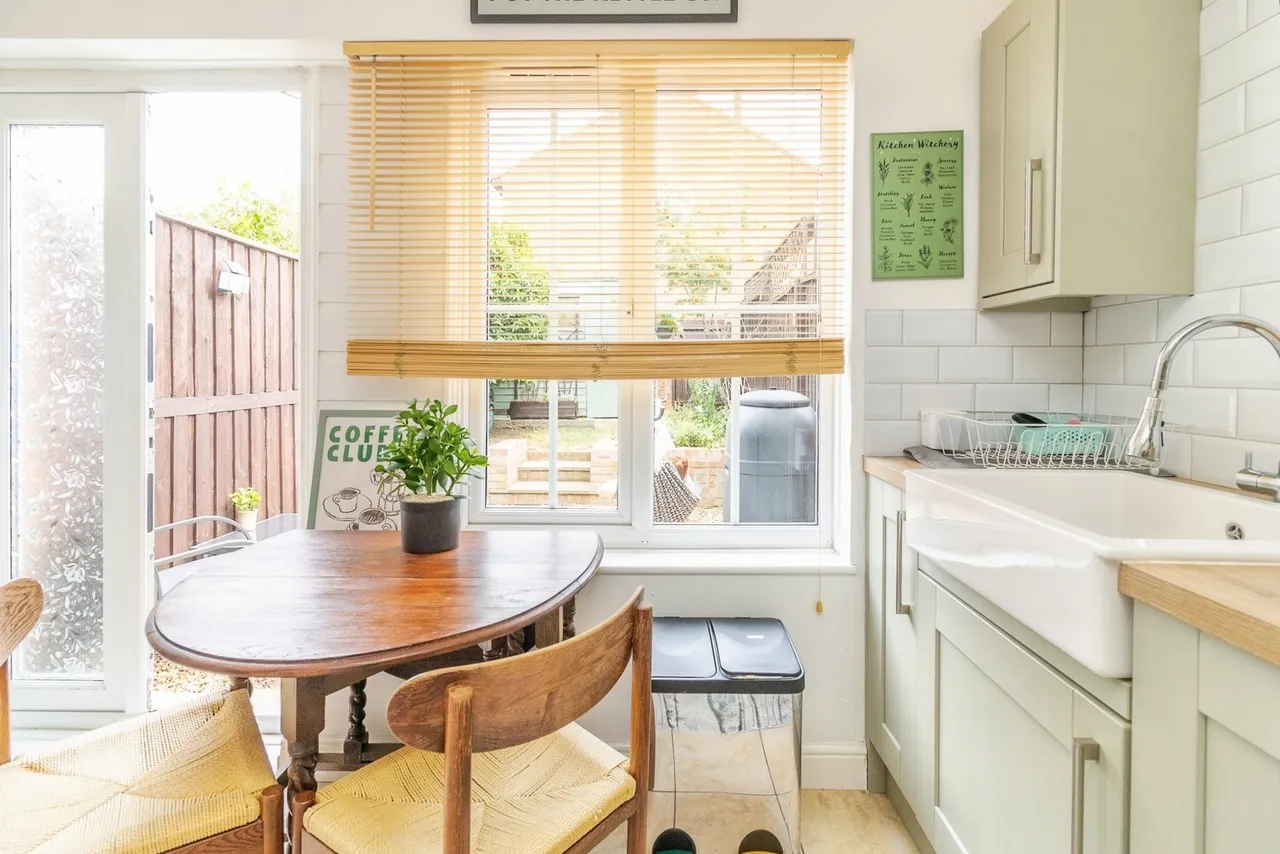 Challacombe, Furzton, Milton Keynes, Buckinghamshire, MK4, photo 6
