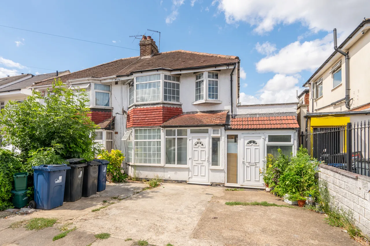 4 bed house for sale — 48 Manor Farm Road, Wembley