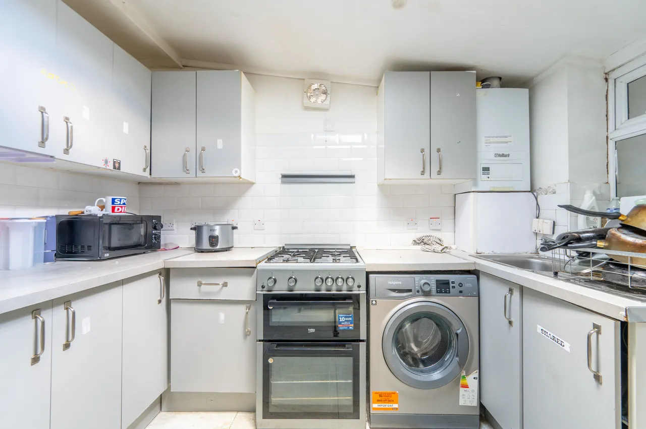48 Manor Farm Road, Wembley, photo 2