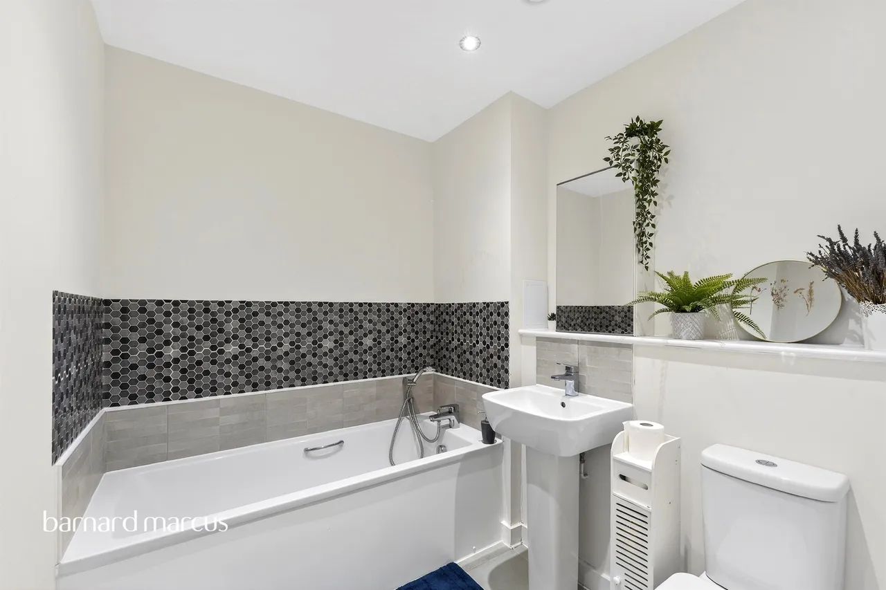 Powdermill Close, New Malden, photo 9