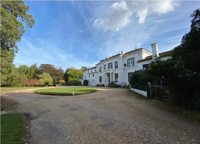 Sandhurst Lodge, Crowthorne, RG45, photo 8
