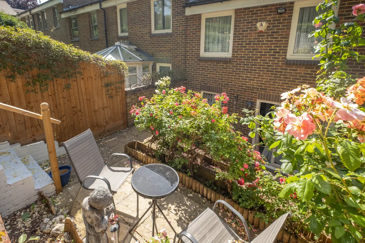 Heights Close, London, SW20, photo 13
