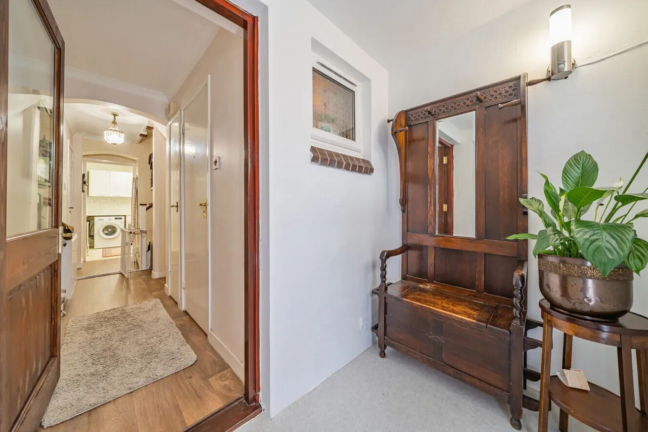 Heights Close, London, SW20, photo 21