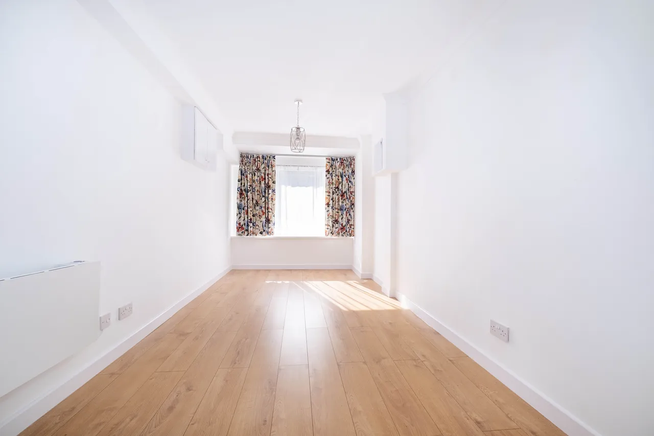 Heights Close, London, SW20, photo 7