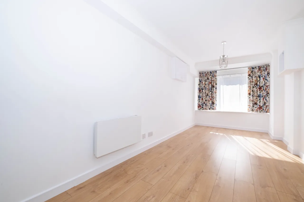 Heights Close, London, SW20, photo 17