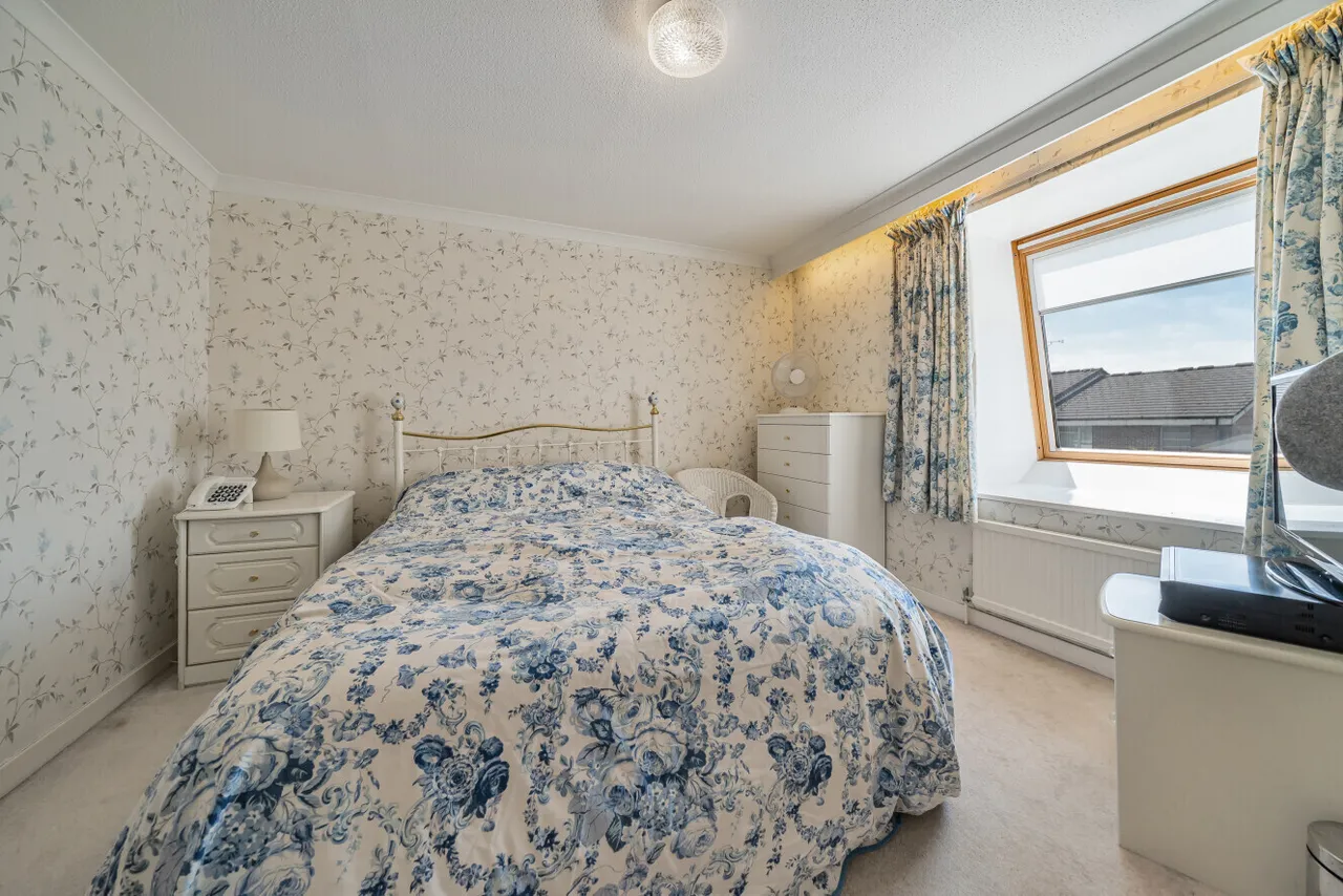 Heights Close, London, SW20, photo 22