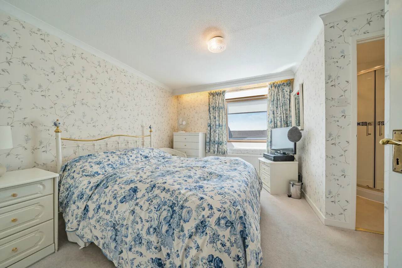 Heights Close, London, SW20, photo 6