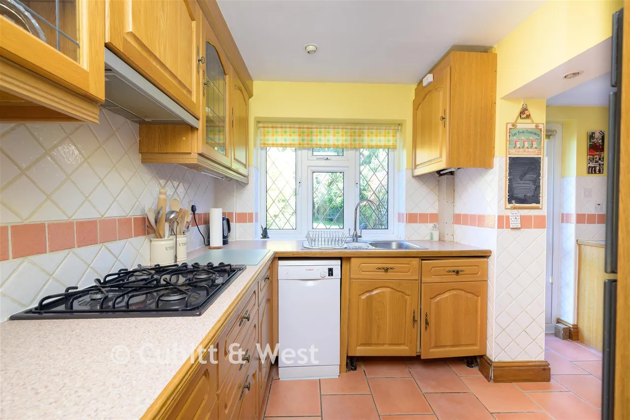 Epsom Lane South, Tadworth, KT20, photo 3