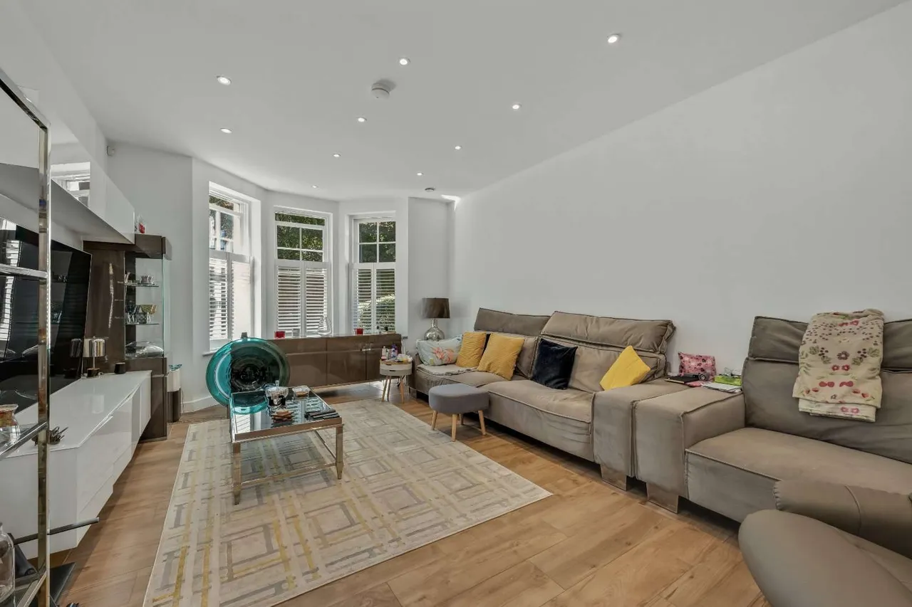 Oatlands Chase, Weybridge, Surrey, KT13 9RS, photo 6