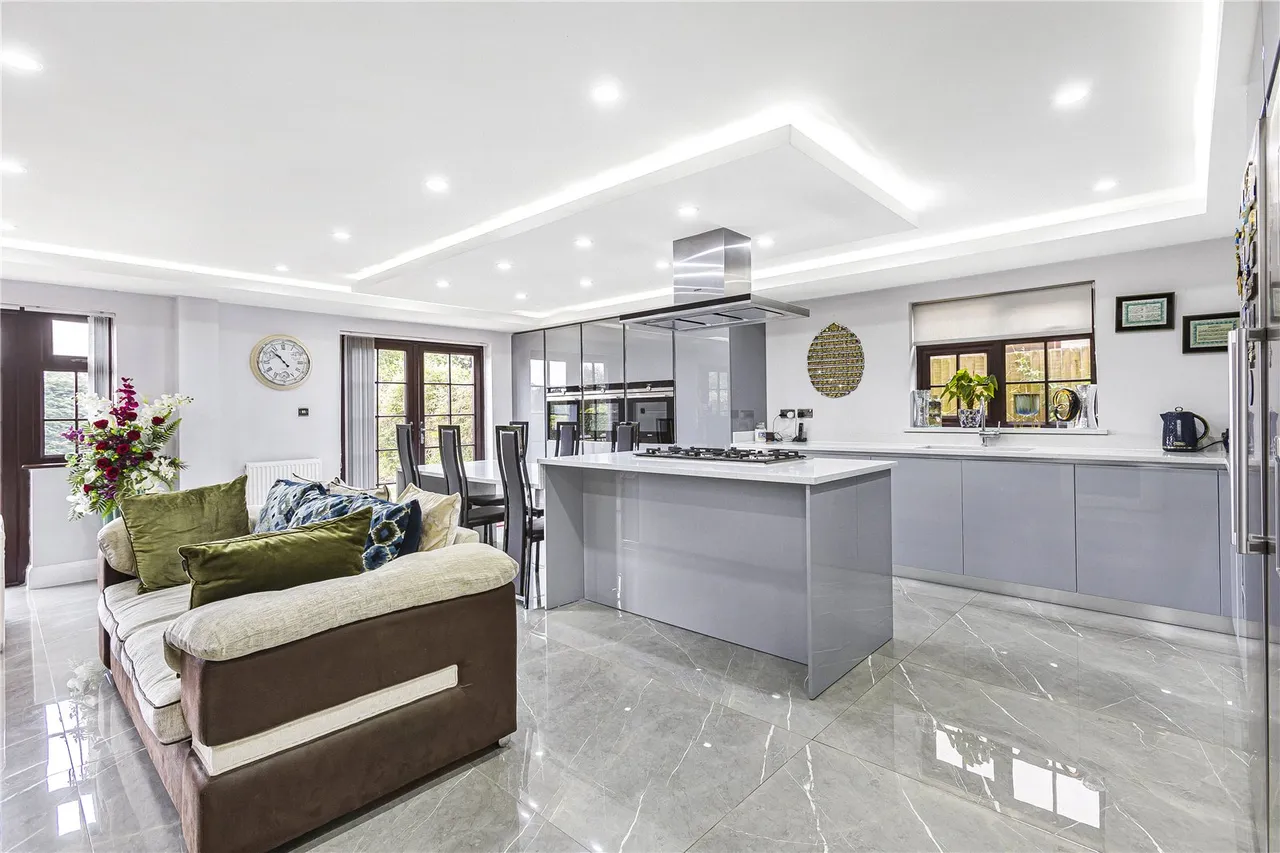 Hanyards Lane, Cuffley, Herts, EN6 4AT, photo 3