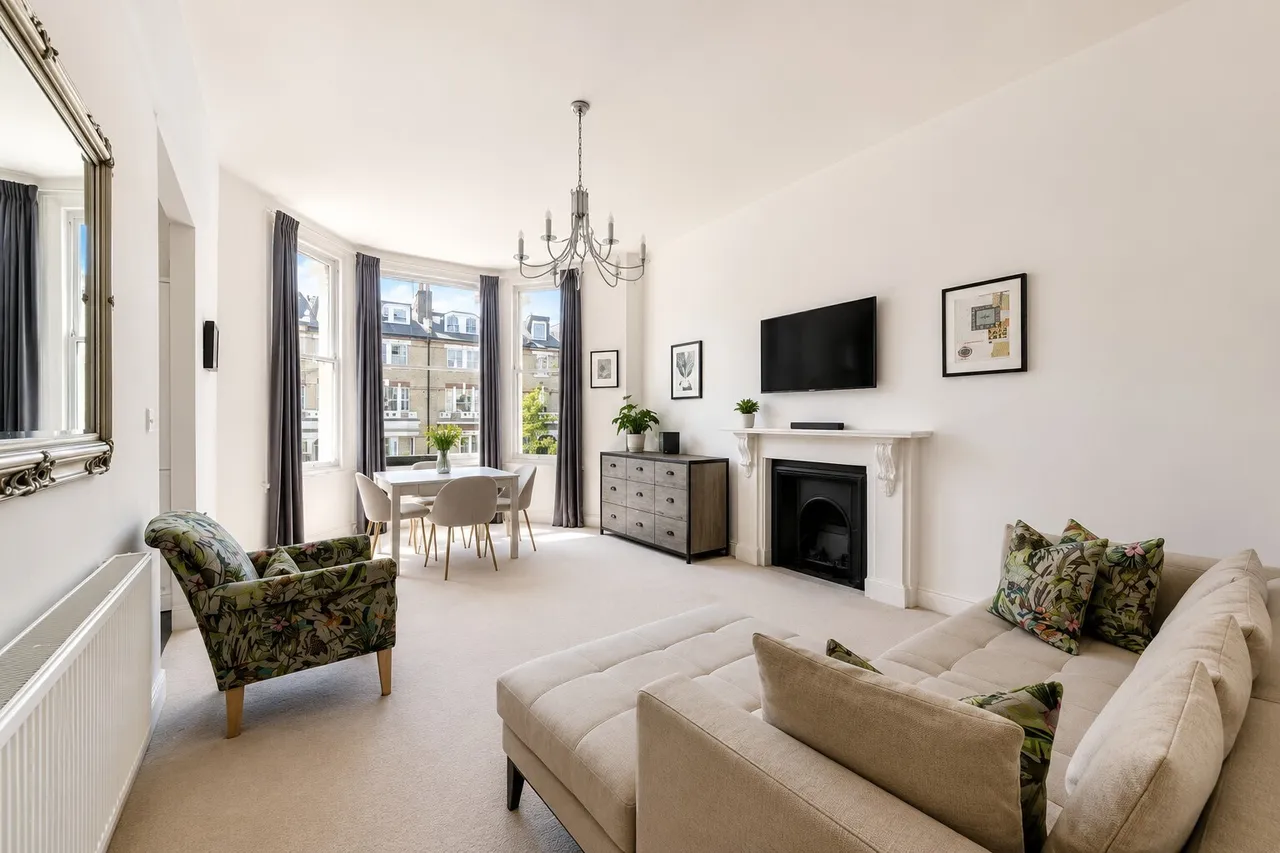 2 bed flat for sale — The Chase, London