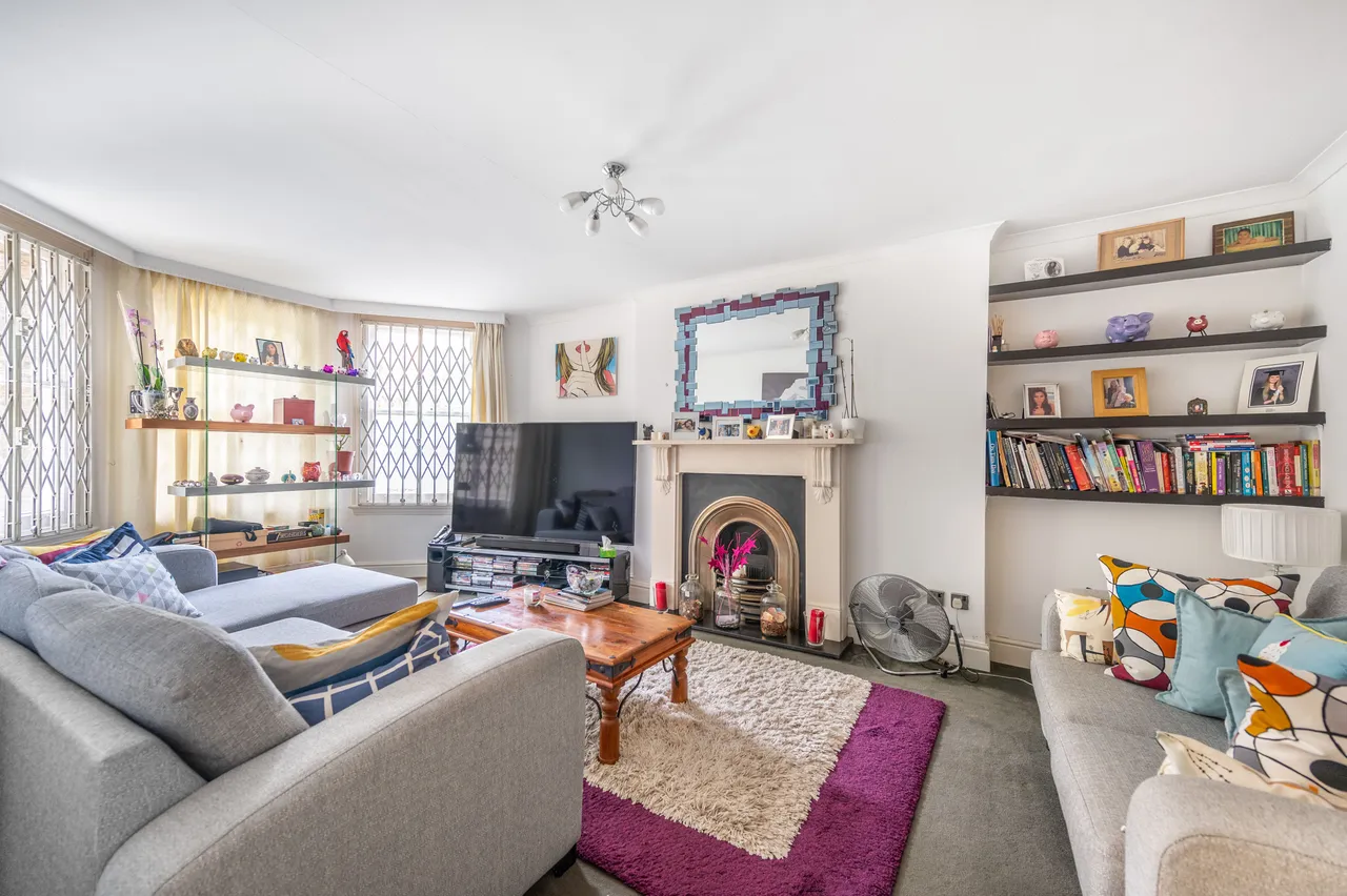 2 bed flat for sale — Flat 1, 25 Christchurch Avenue, London