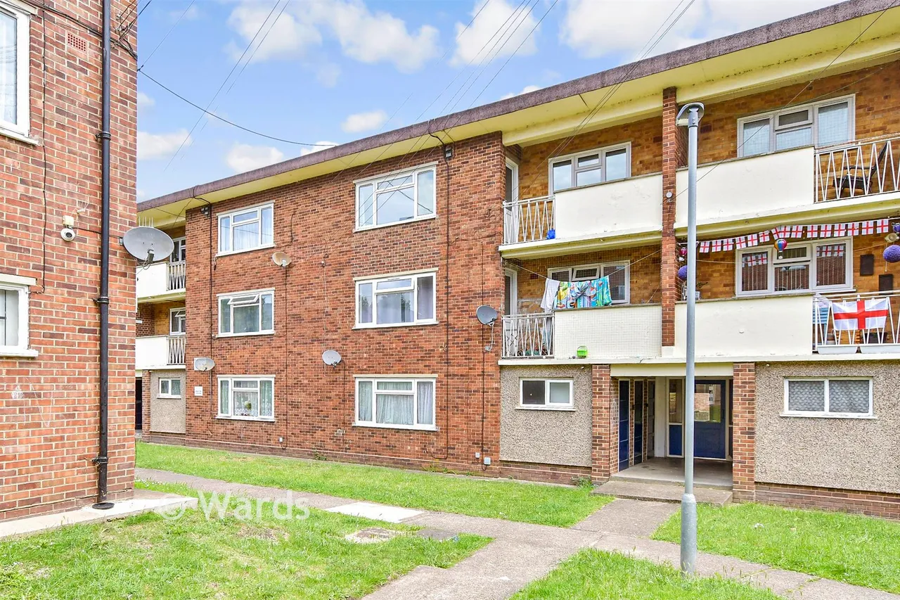 2 bed flat for sale, Gravel Walk, Rochester, ME1