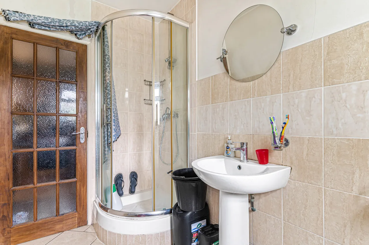 Middle Road, London, SW16, photo 16