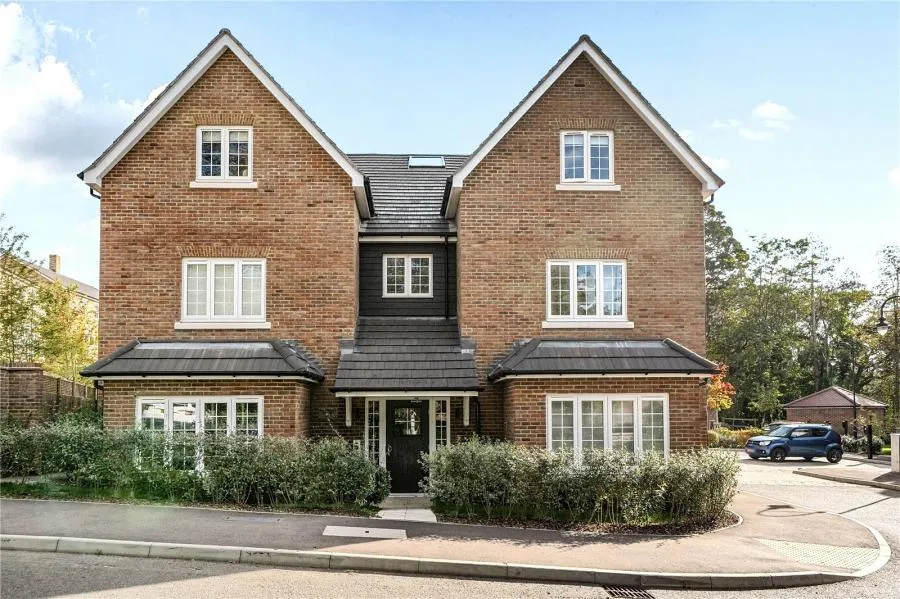 Merrileas Drive, Oxshott, KT22, photo 2