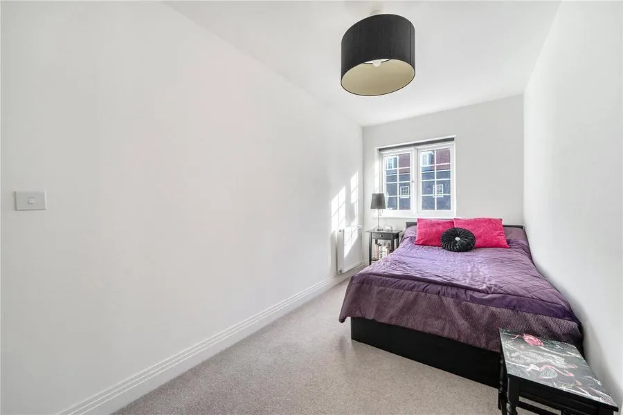 Merrileas Drive, Oxshott, KT22, photo 13