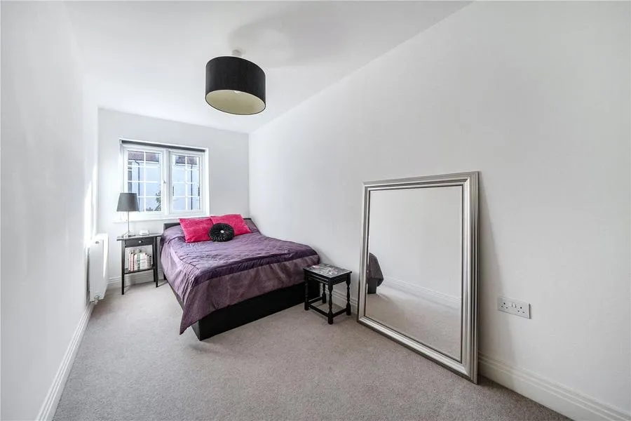 Merrileas Drive, Oxshott, KT22, photo 14
