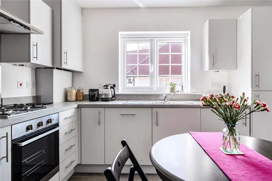 Merrileas Drive, Oxshott, KT22, photo 5