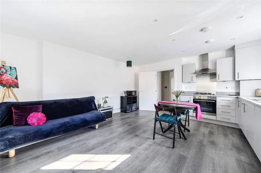 Merrileas Drive, Oxshott, KT22, photo 4