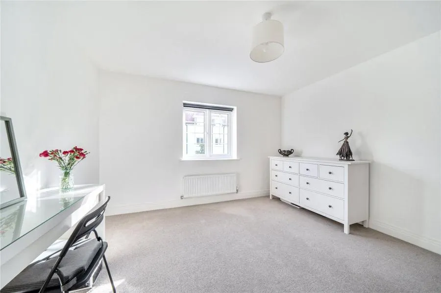 Merrileas Drive, Oxshott, KT22, photo 11